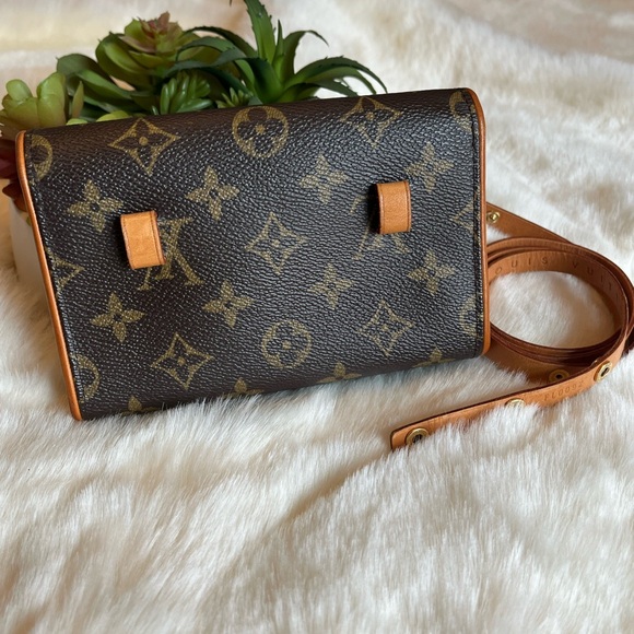 LOUIS VUITTON Florentine Waist Bag - Picture 6 of 9
